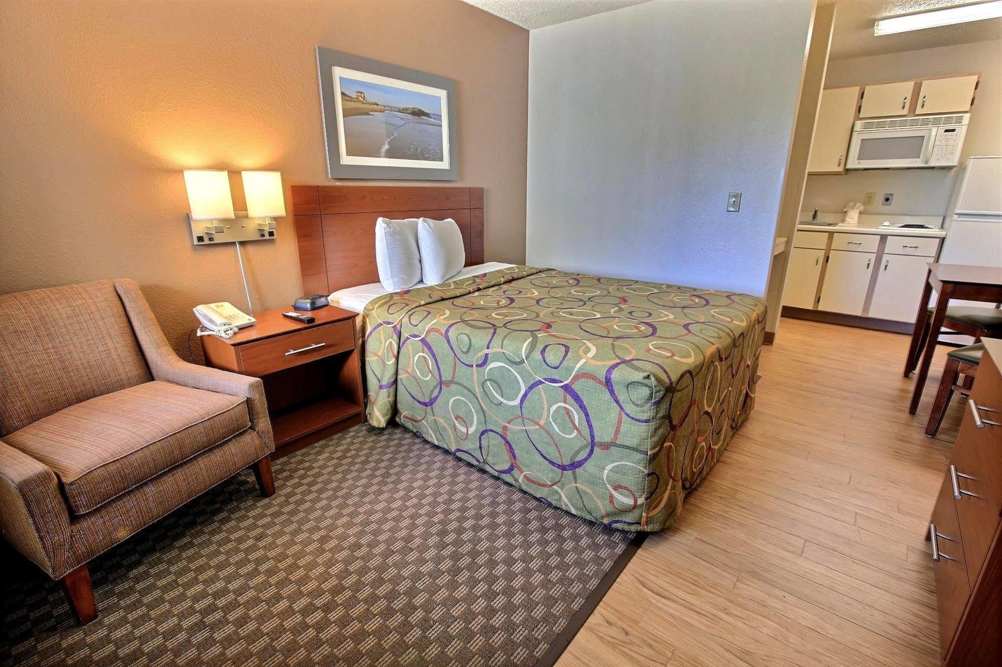 Intown Suites Extended Stay Chesapeake Va - I-64 Crossways Blvd Buitenkant foto