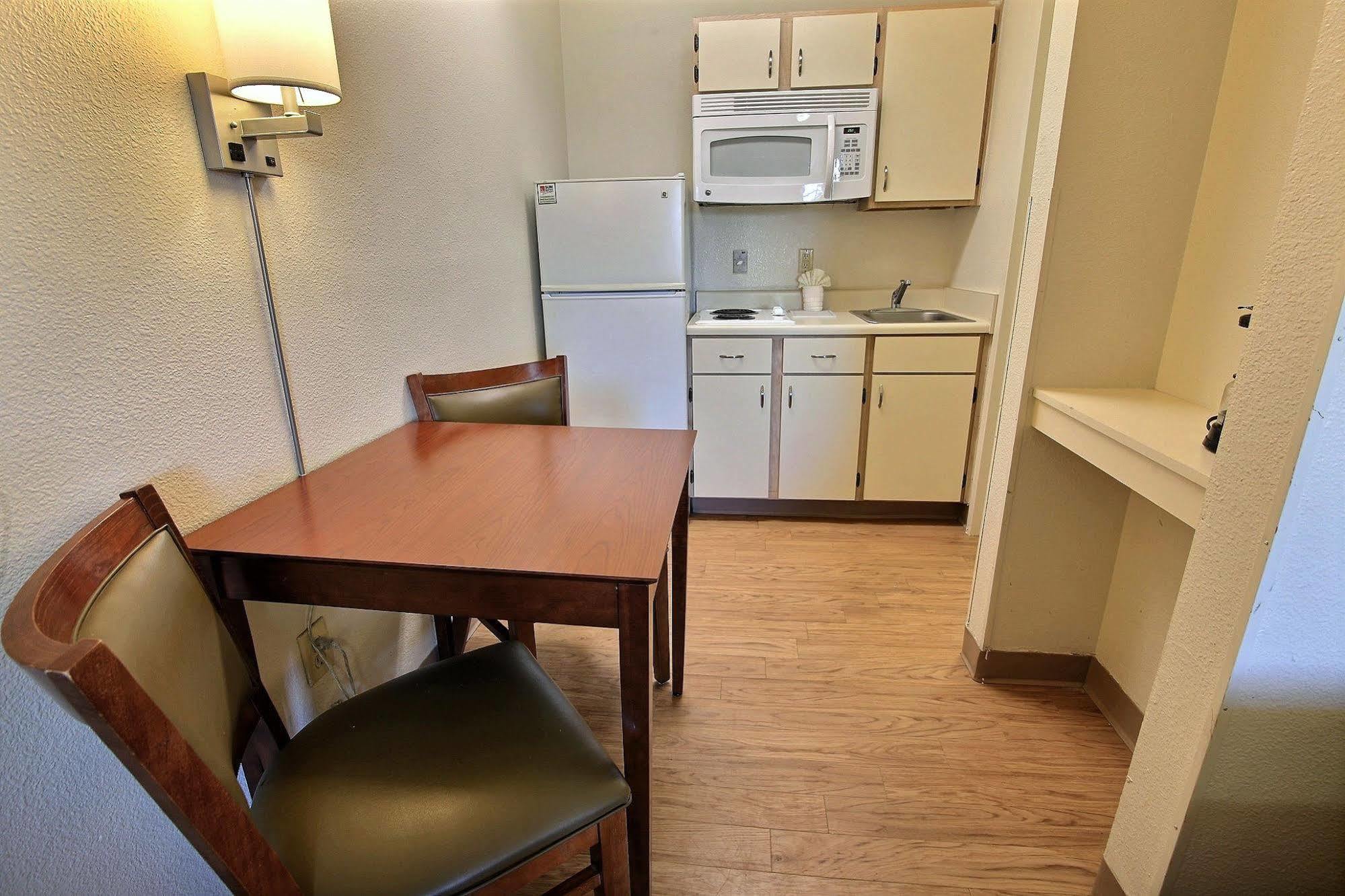 Intown Suites Extended Stay Chesapeake Va - I-64 Crossways Blvd Buitenkant foto